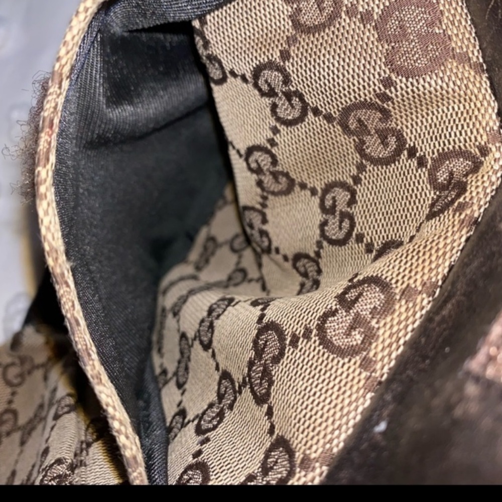 Gucci Beige Monogram Crossbody Bag - Picture 10 of 12